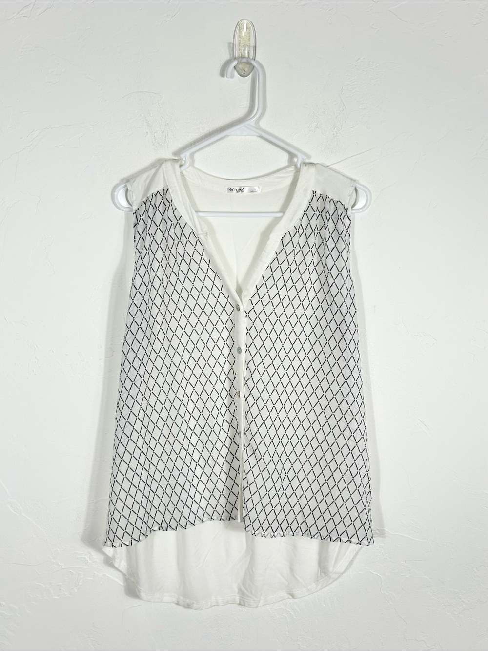Femme by Tresics Sleeveless Blouse L White Black Geometric Diamond High Low Top